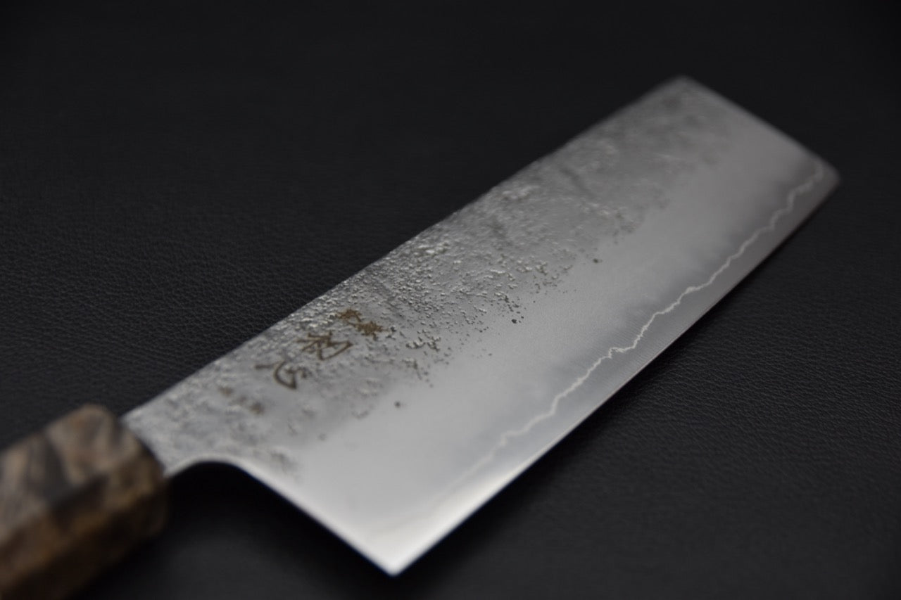 Hatsukokoro nakiri — profil de la lame rectangulaire, couteau japonais à légumes
