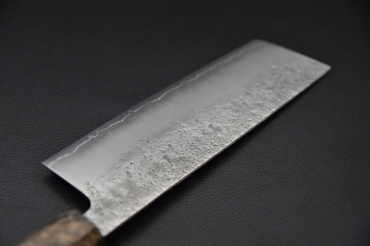 Hatsukokoro nakiri Ginsan — vue du talon et de la jonction lame-manche