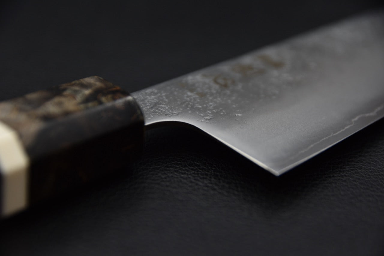 Hatsukokoro santoku Ginsan — jonction lame et manche, détail