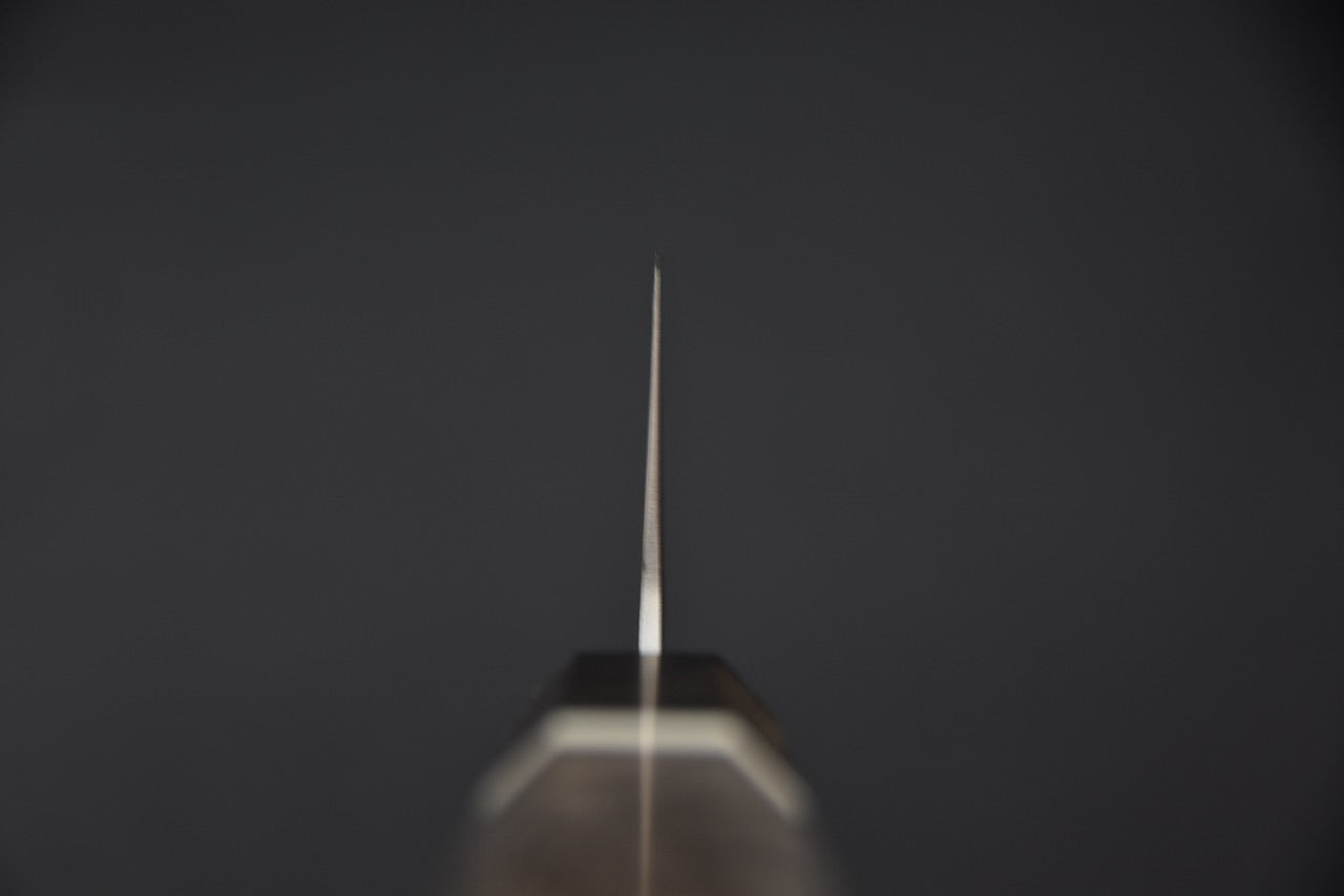 Hatsukokoro santoku Ginsan — vue d'ensemble, plat de lame et finition
