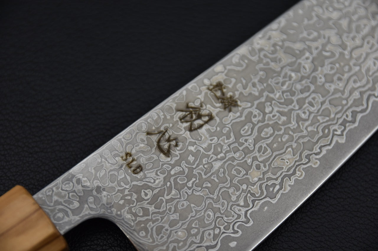 Gyuto japonais SKD-11 210 mm — détail du tranchant et ligne de construction sanmai