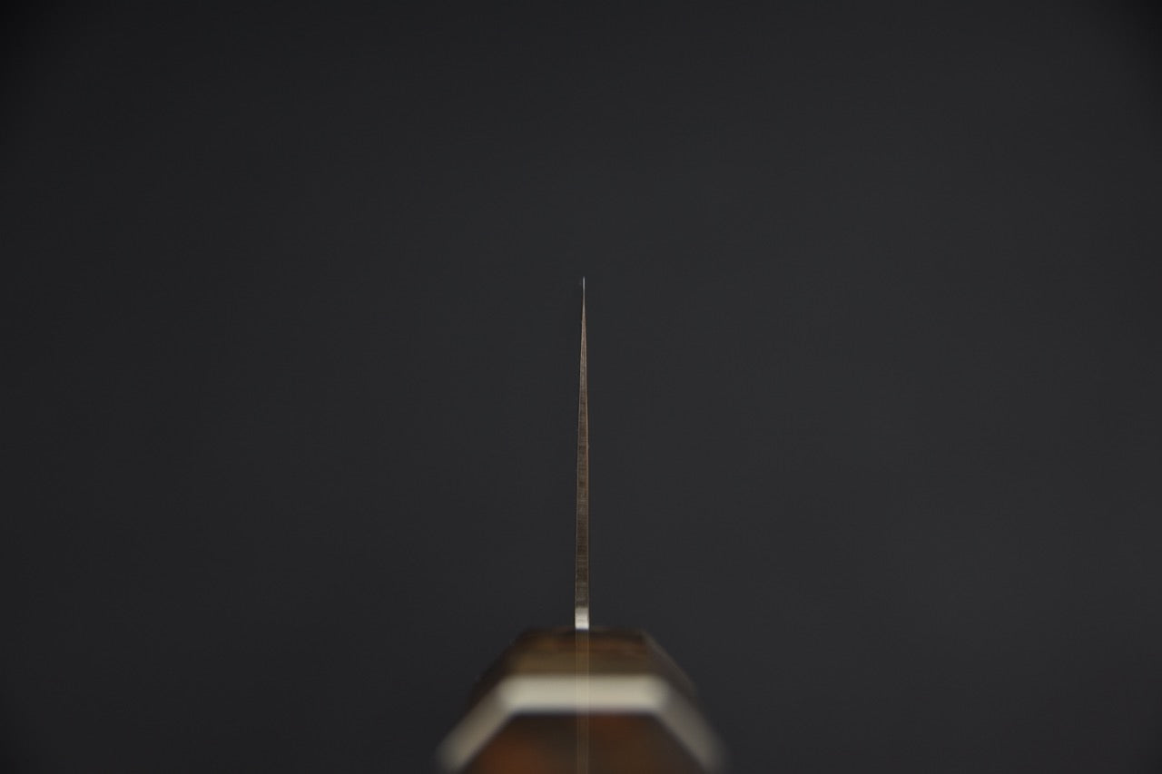 Hatsukokoro bunka 180 mm — pointe fine vue de face, épaisseur du fil
