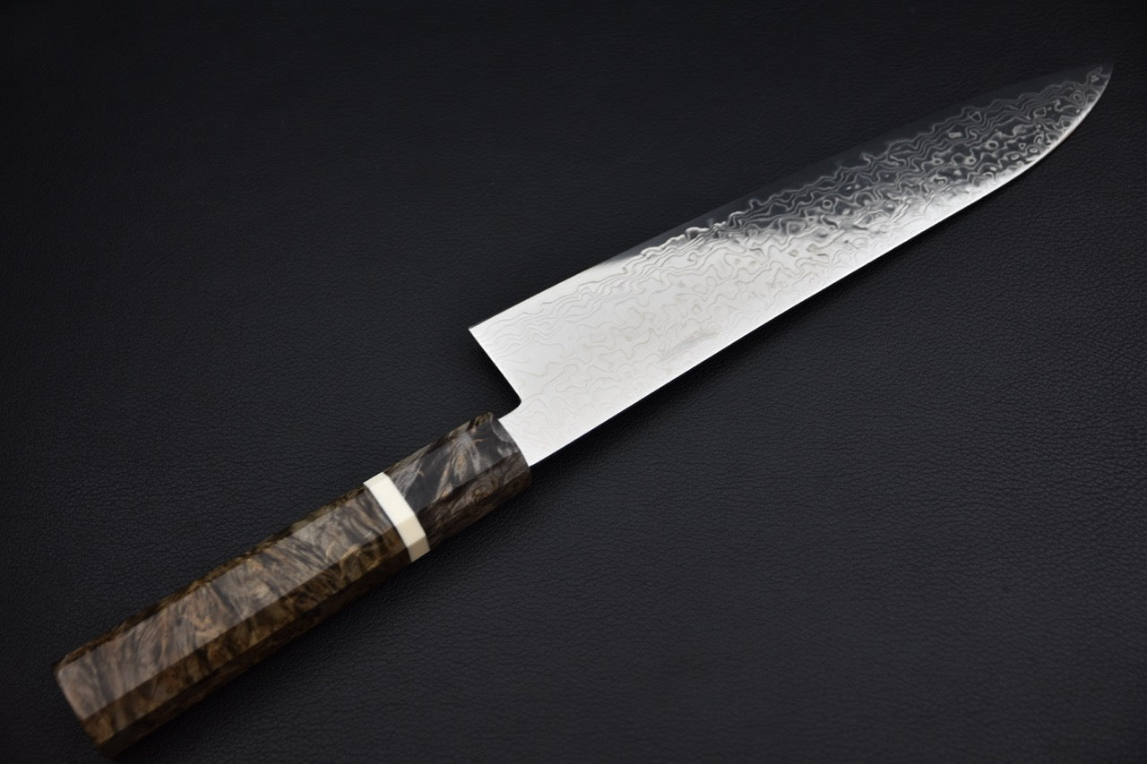 Hatsukokoro gyuto 210 mm SG2 — vue de profil côté dos, damas visible sur toute la longueur