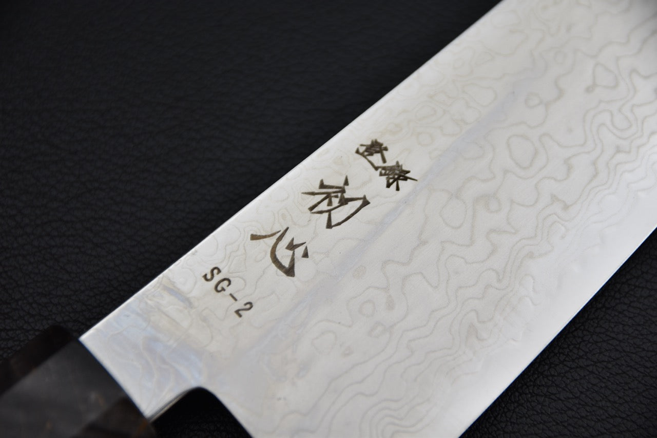 Hatsukokoro gyuto 240 mm — kanji gravés et mention SG2 près du talon