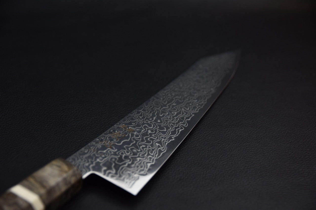 Hatsukokoro kiritsuke 210 mm — détail du motif damas ondulé sur le corps de lame