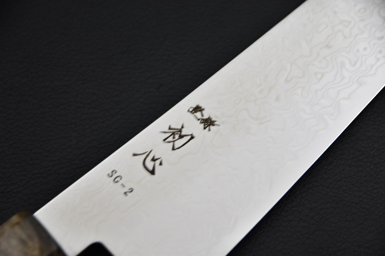 Hatsukokoro kiritsuke 210 mm — kanji gravés et inscription SG2 sur le biseau poli