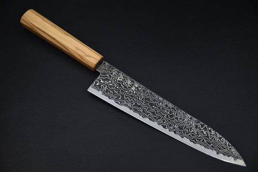 Hatsukokoro gyuto 240 mm en SG2 — vue complète du couteau japonais sur fond neutre