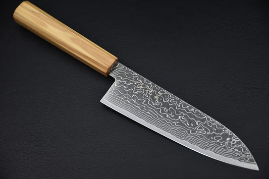 Hatsukokoro santoku SG2 — vue complète, couteau japonais sur fond neutre