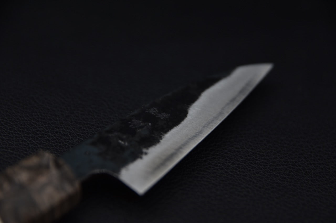 Couteau japonais avec lame en acier carbone