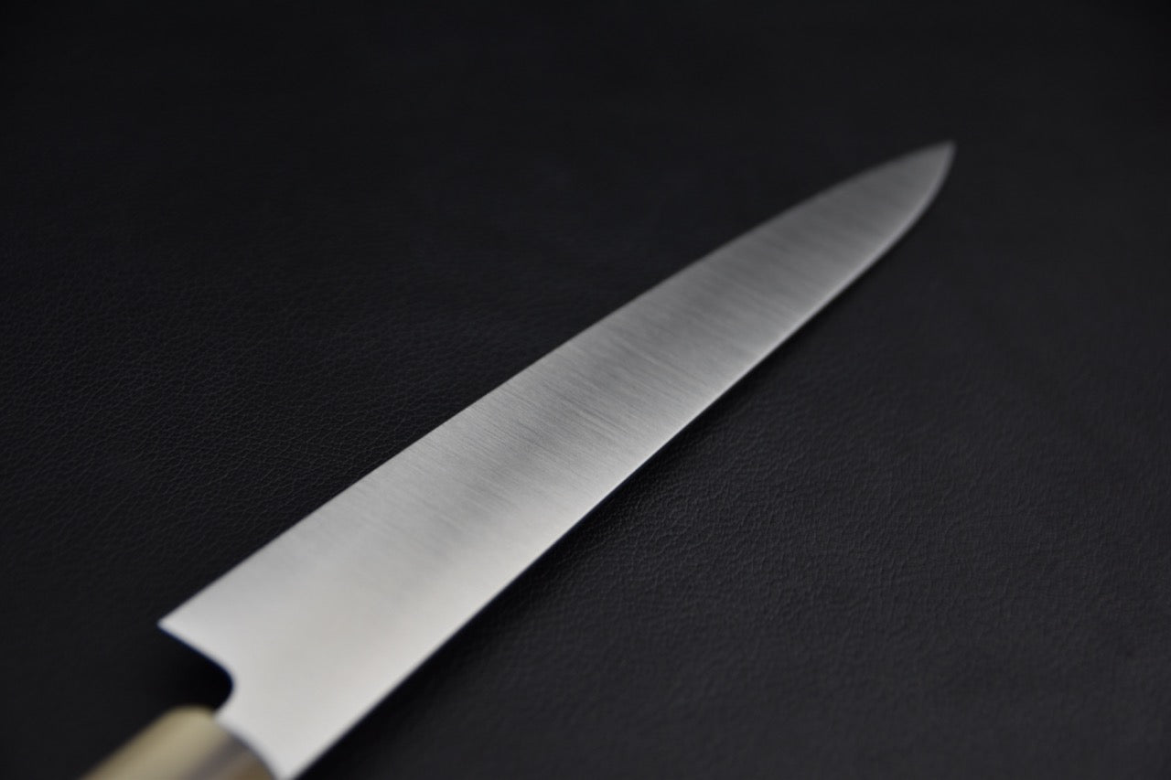 hitohira-ah-inox-petty-210mm-ebene-8.jpg,Hitohira petty couteau japonais 210 mm manche ébène — vue d'ensemble sur fond neutre

