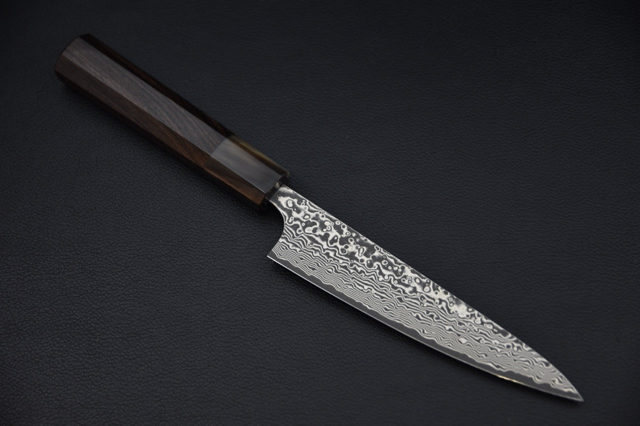 Hitohira petty 135 mm SPG Strix — vue complète du couteau japonais sur fond neutre