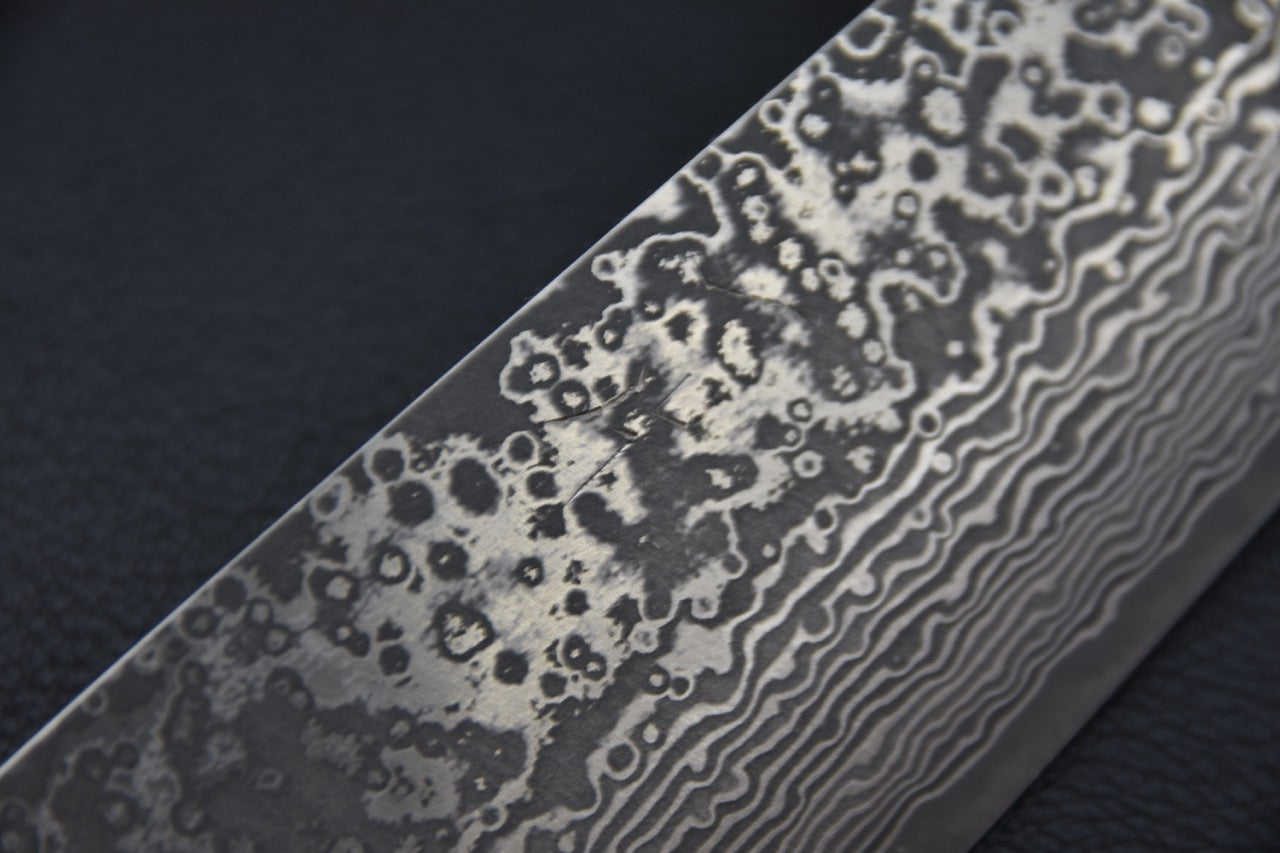 Santoku japonais 170 mm SPG Strix — détail du bout de lame arrondi