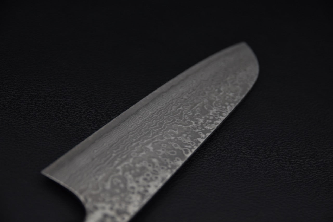 Hitohira santoku 170 mm — jonction lame et manche, couteau japonais, vue rapprochée