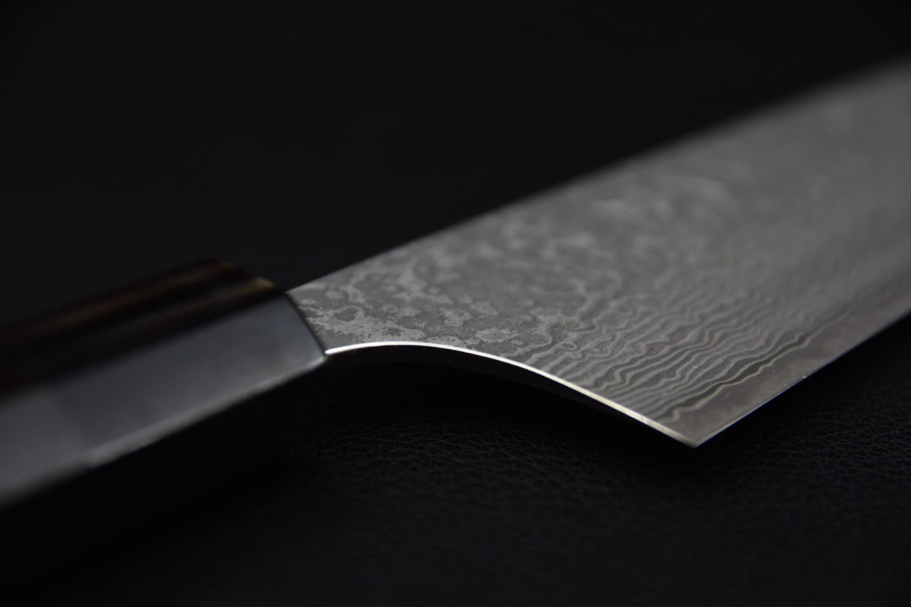 Couteau japonais santoku 170 mm — face de lame, finition visible