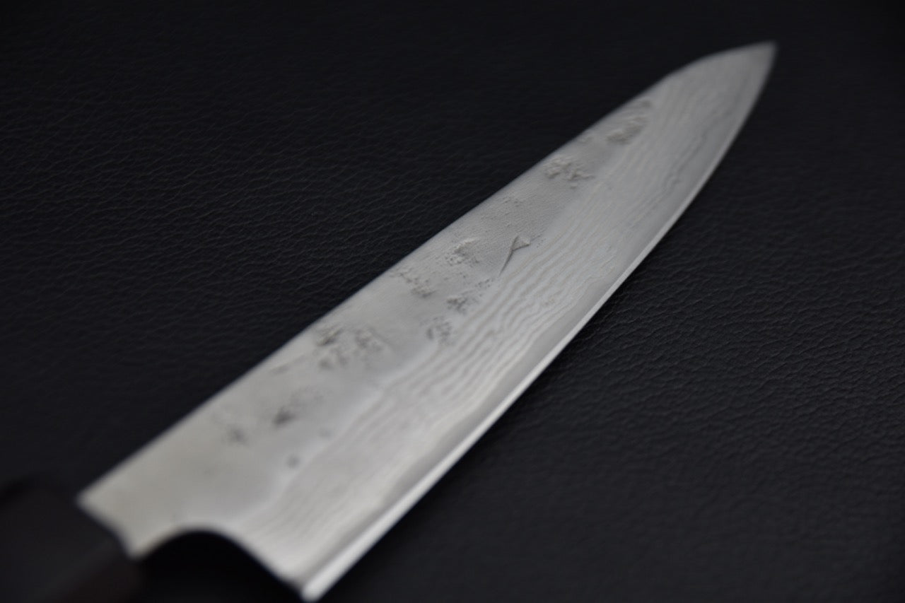 Hitohira petty 135 mm couteau japonais — détail de la lame côté pointe, finition diffuse