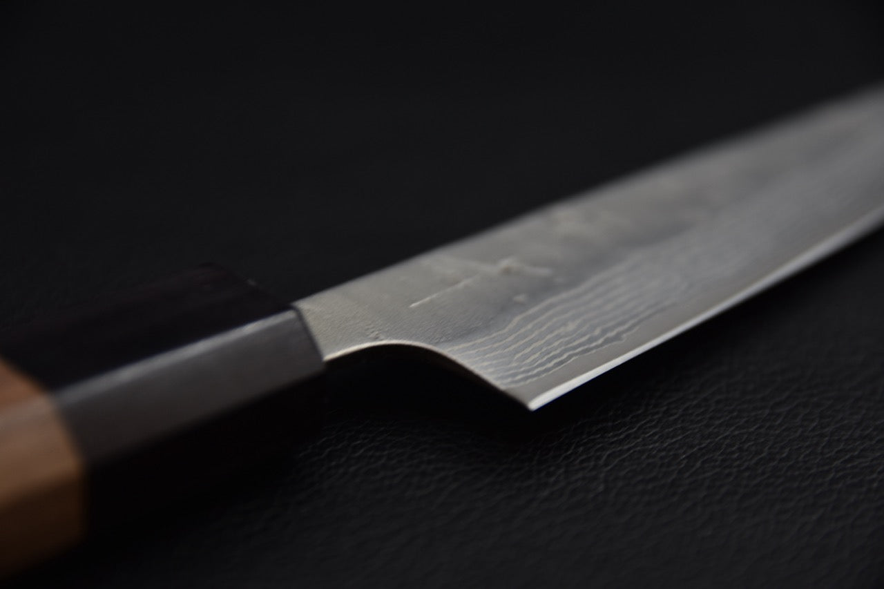 Hitohira petty 135 mm couteau japonais — détail du talon de lame et transition manche-lame