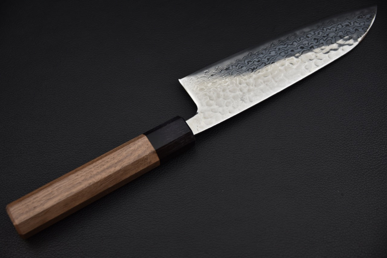 hitohira-futana-s3-tsuchime-damascus-santoku-170mm-noyer_4.jpeg,Hitohira Futana S3 Tsuchime Damascus Santoku 170mm Noyer - vue 4
