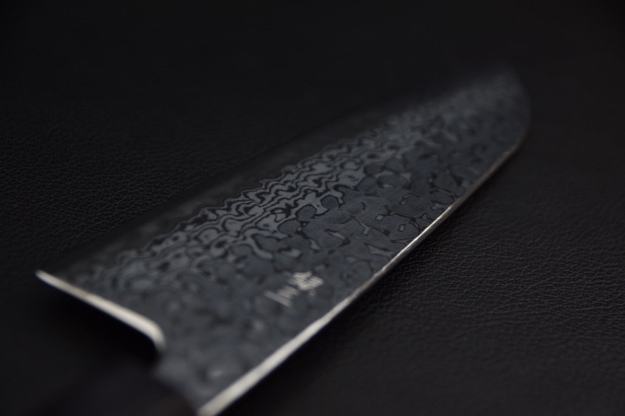 hitohira-futana-s3-tsuchime-damascus-santoku-170mm-noyer_5.jpeg,Hitohira Futana S3 Tsuchime Damascus Santoku 170mm Noyer - vue 5