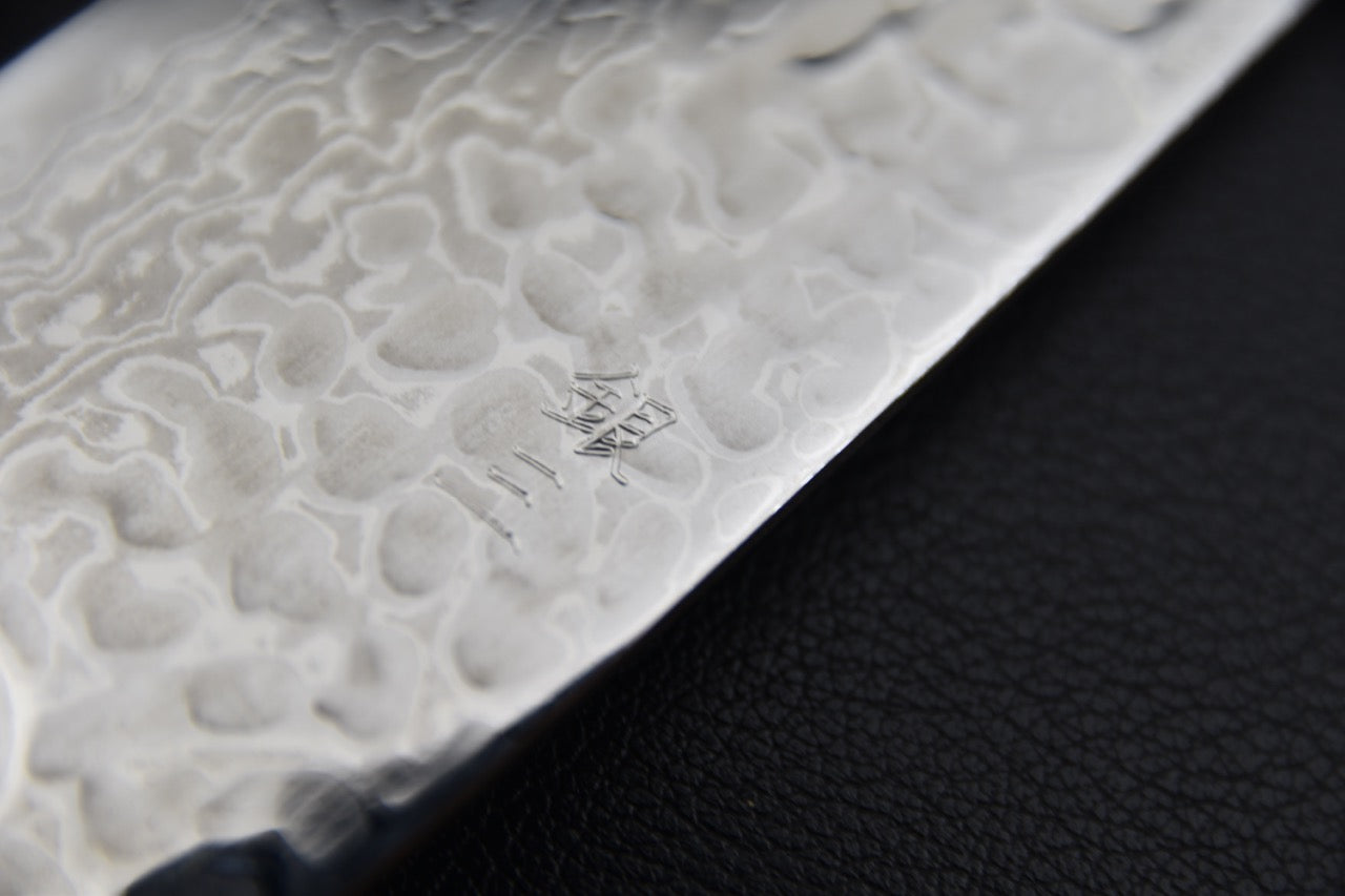 hitohira-futana-s3-tsuchime-damascus-santoku-170mm-noyer_6.jpeg,Hitohira Futana S3 Tsuchime Damascus Santoku 170mm Noyer - vue 6
