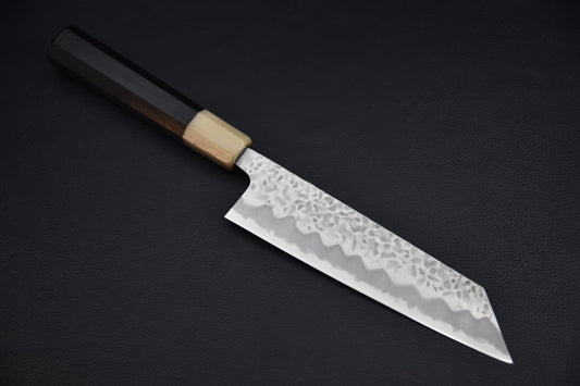 Couteau japonais bunka 170 mm en Shirogami #1, vue complète sur fond noir, manche wa en ébène avec virole miel