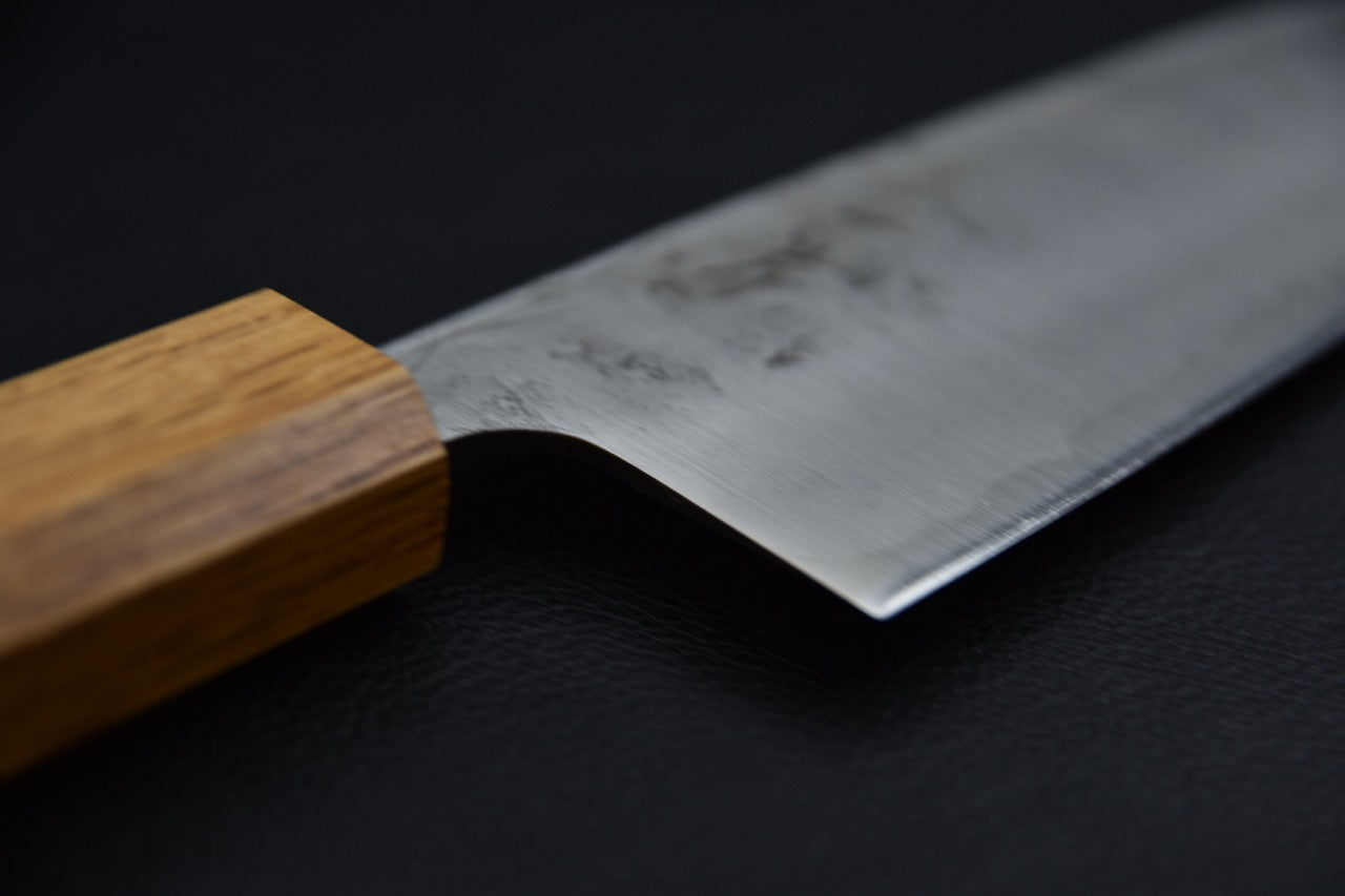 Santoku 170 mm SKD — détail du talon de lame et de la jonction manche-lame