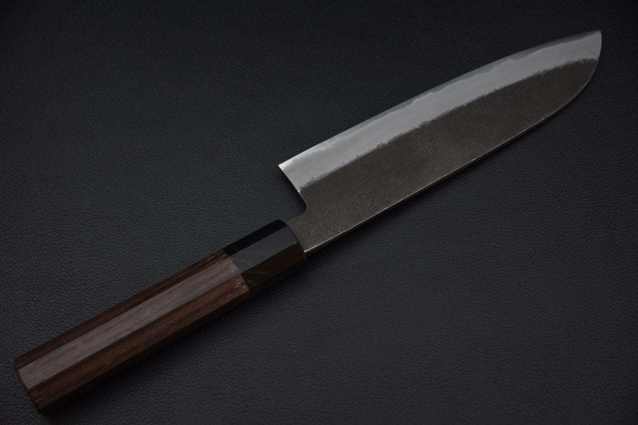 Couteau japonais avec lame métallique et manche en bois