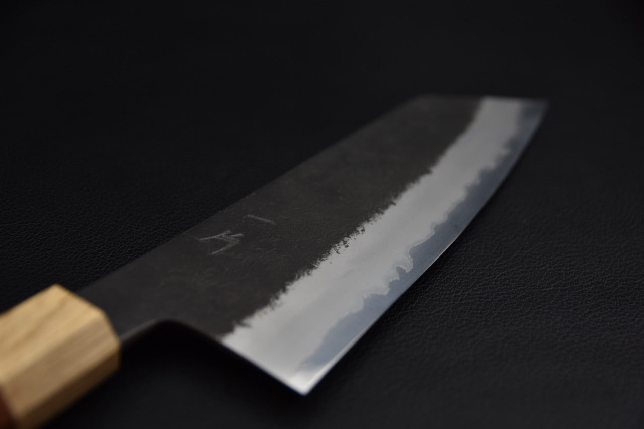 Hitohira bunka 180 mm — profil de lame, finition nashiji visible, couteau japonais