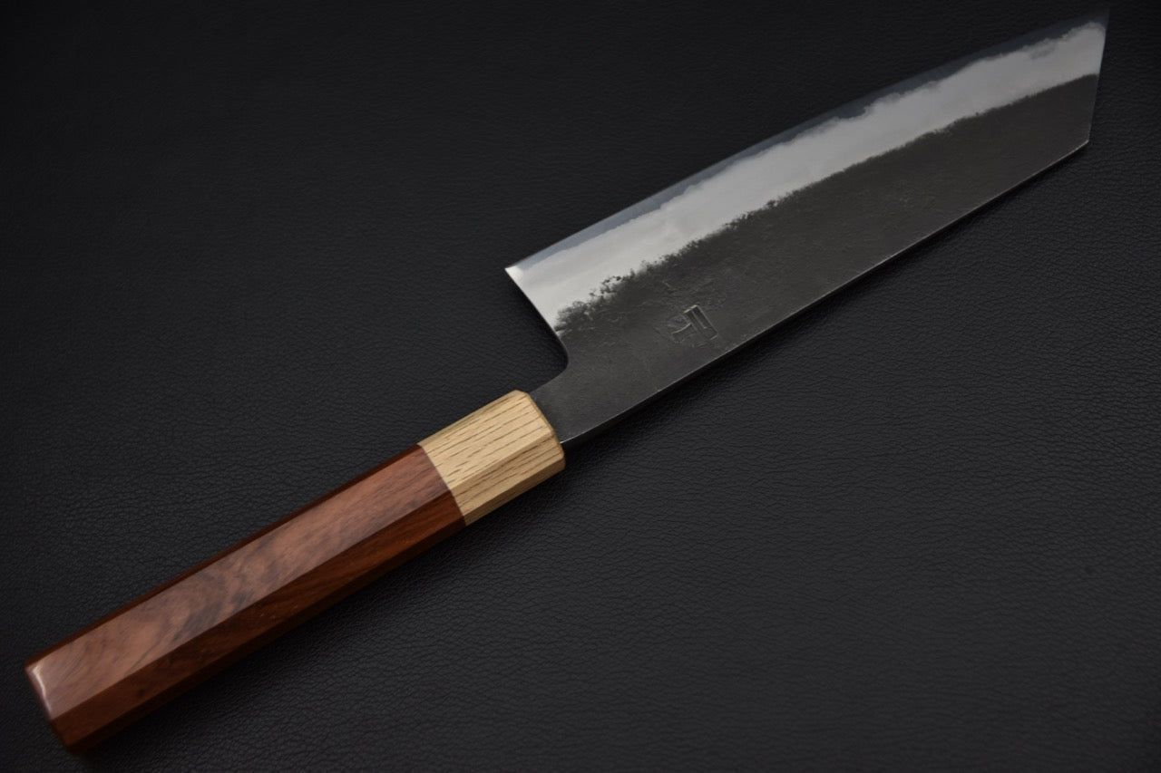 Hitohira bunka 180 mm — tranchant poli, contraste avec jigane nashiji, couteau japonais