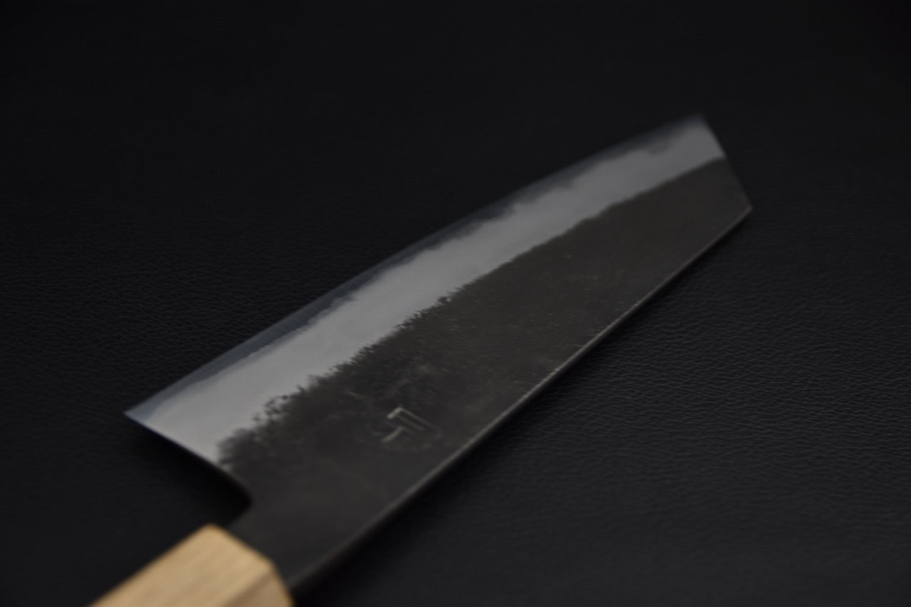 Hitohira bunka 180 mm — vue du plat de lame, texture nashiji sur jigane, couteau japonais