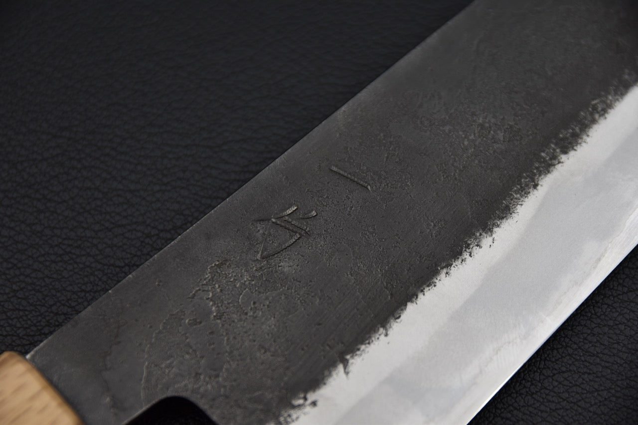 Bunka 180 mm — détail de la finition nashiji sur le corps de lame