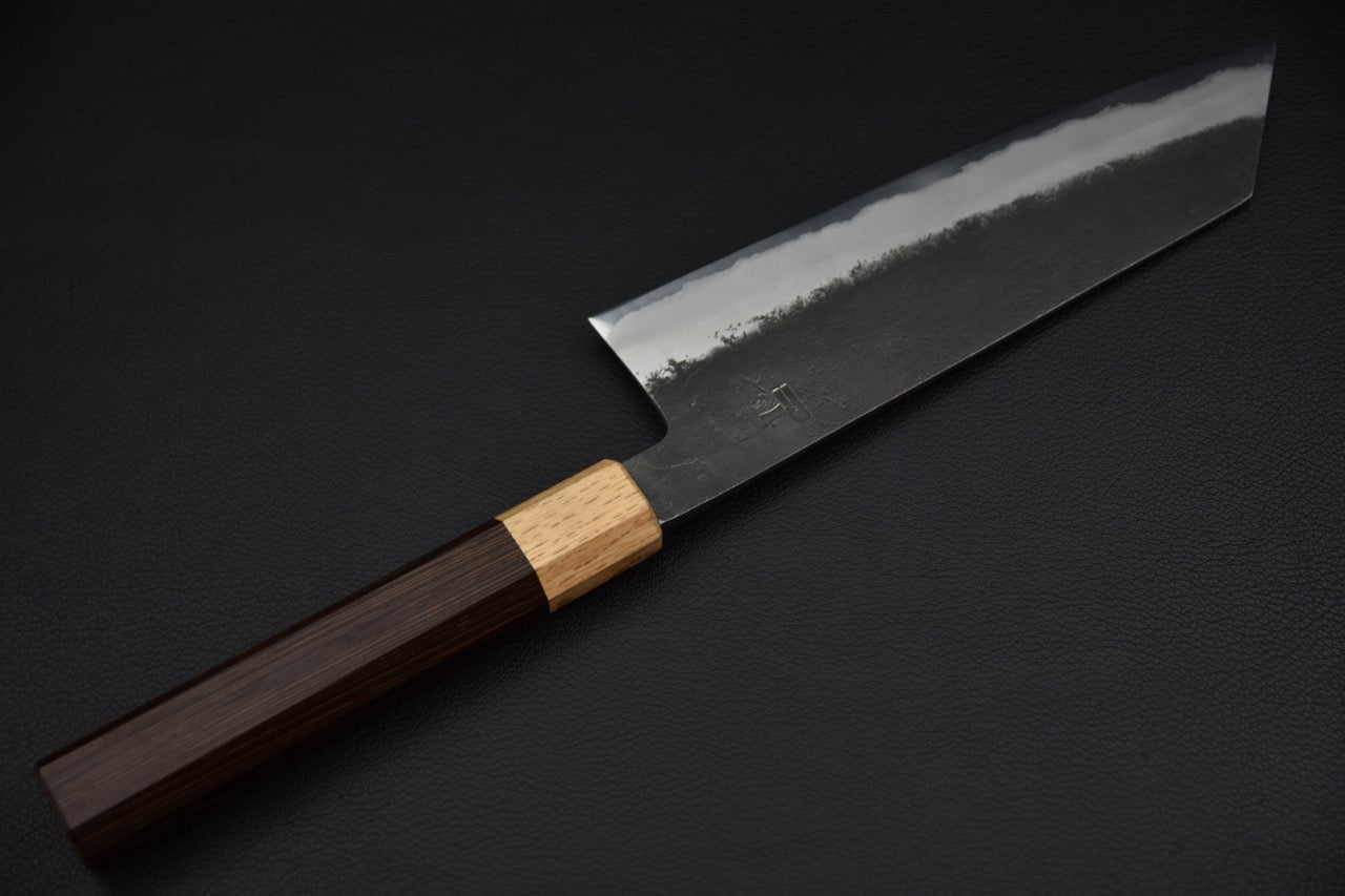 Couteau japonais bunka — tranchant poli, contraste avec le jigane nashiji