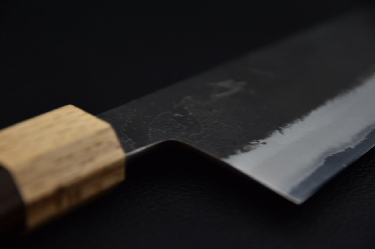 Couteau japonais bunka — vue du dos de lame et pointe k-tip