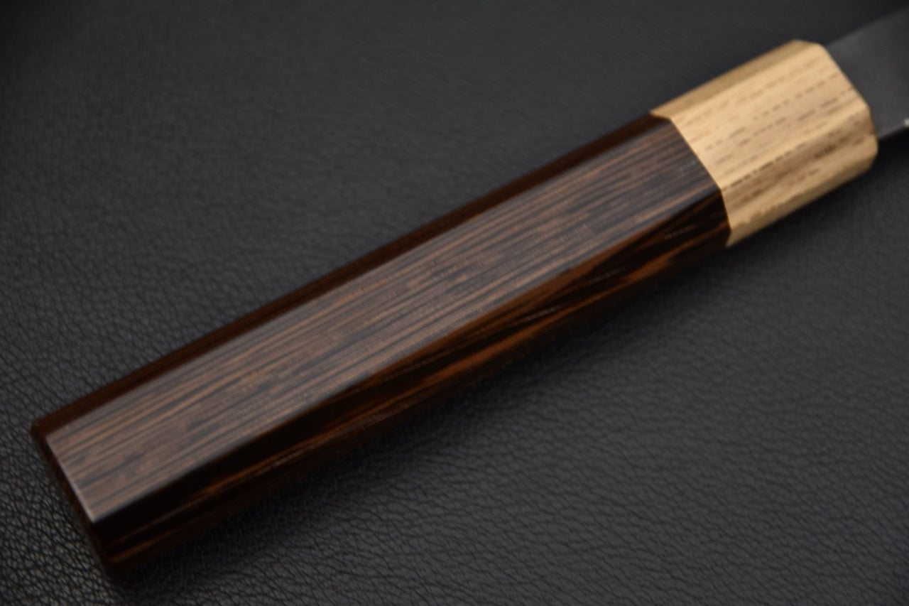 Couteau japonais 180 mm — vue d'ensemble sur fond neutre