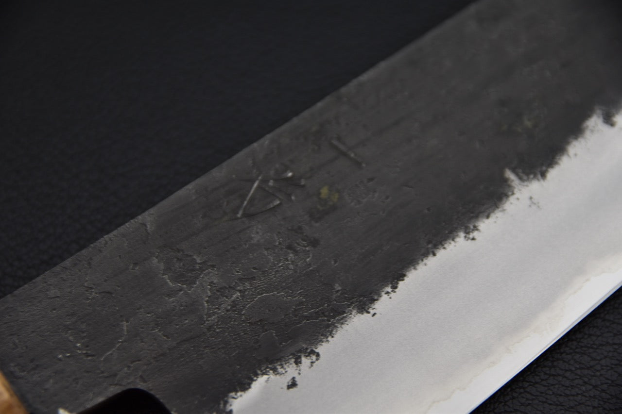 Hitohira kiritsuke 210 mm couteau japonais — pointe k-tip en gros plan