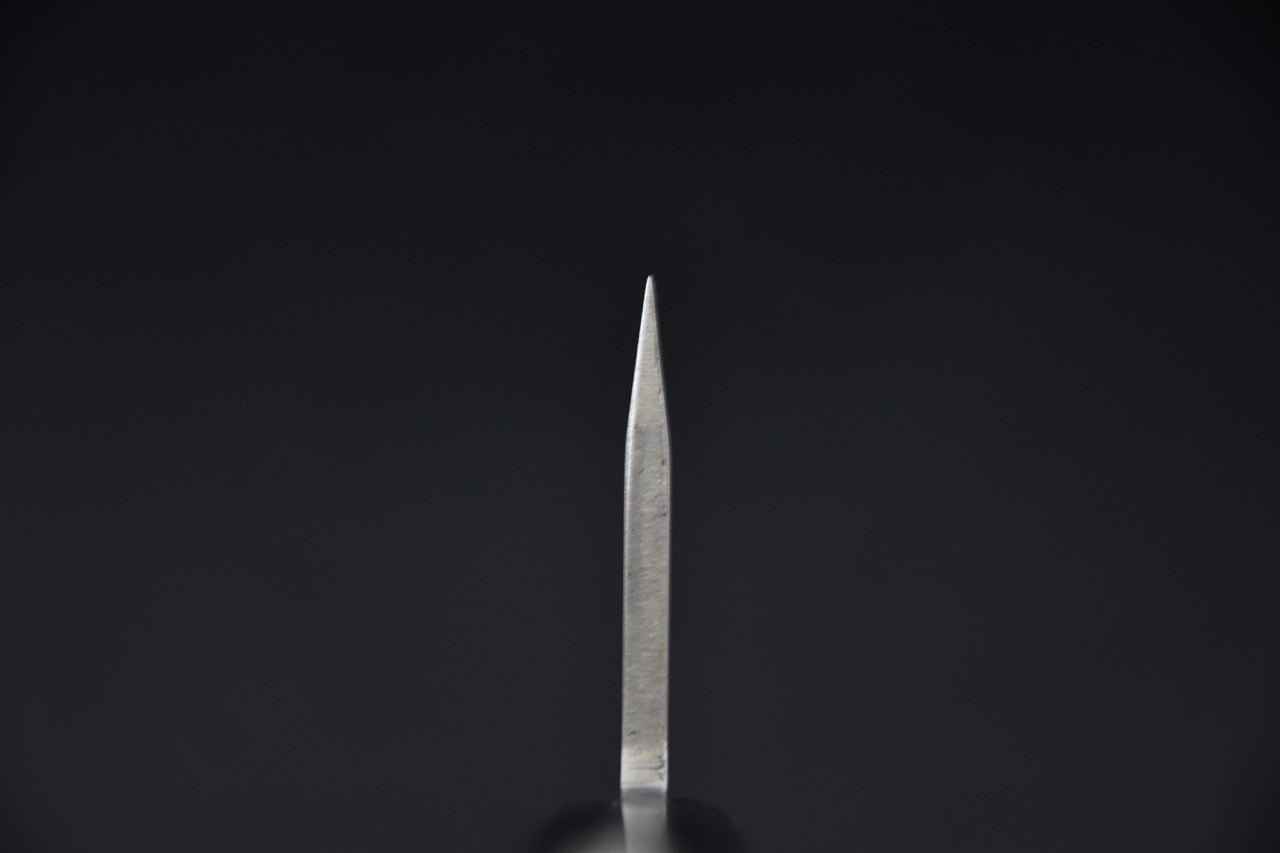 Lame de couteau japonaise sur fond noir