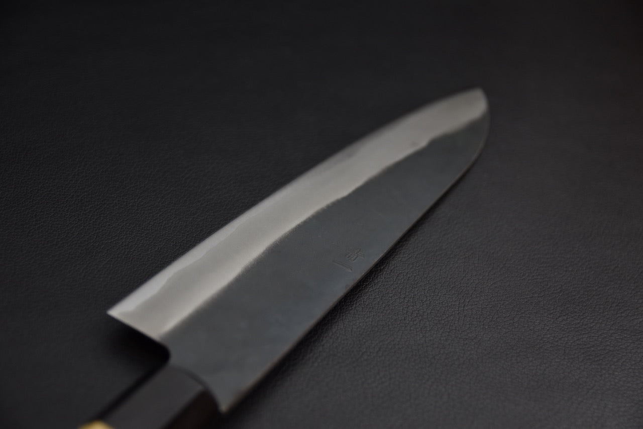 Couteau japonais Gyuto 210 mm — détail de la pointe, profil du biseau et transition kurouchi