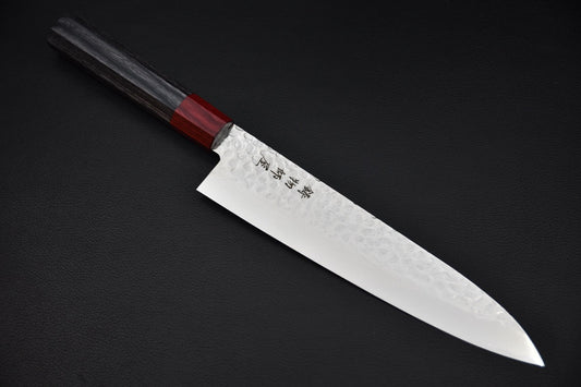 Hitohira gyuto 210 mm VG10 — vue complète, couteau japonais sur fond neutre