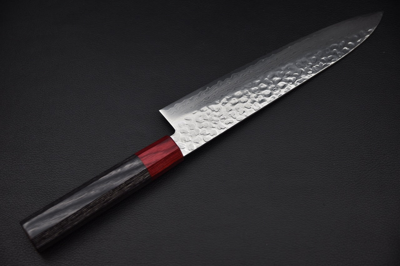 Gyuto japonais 210 mm — vue du flanc droit, empreintes tsuchime visibles