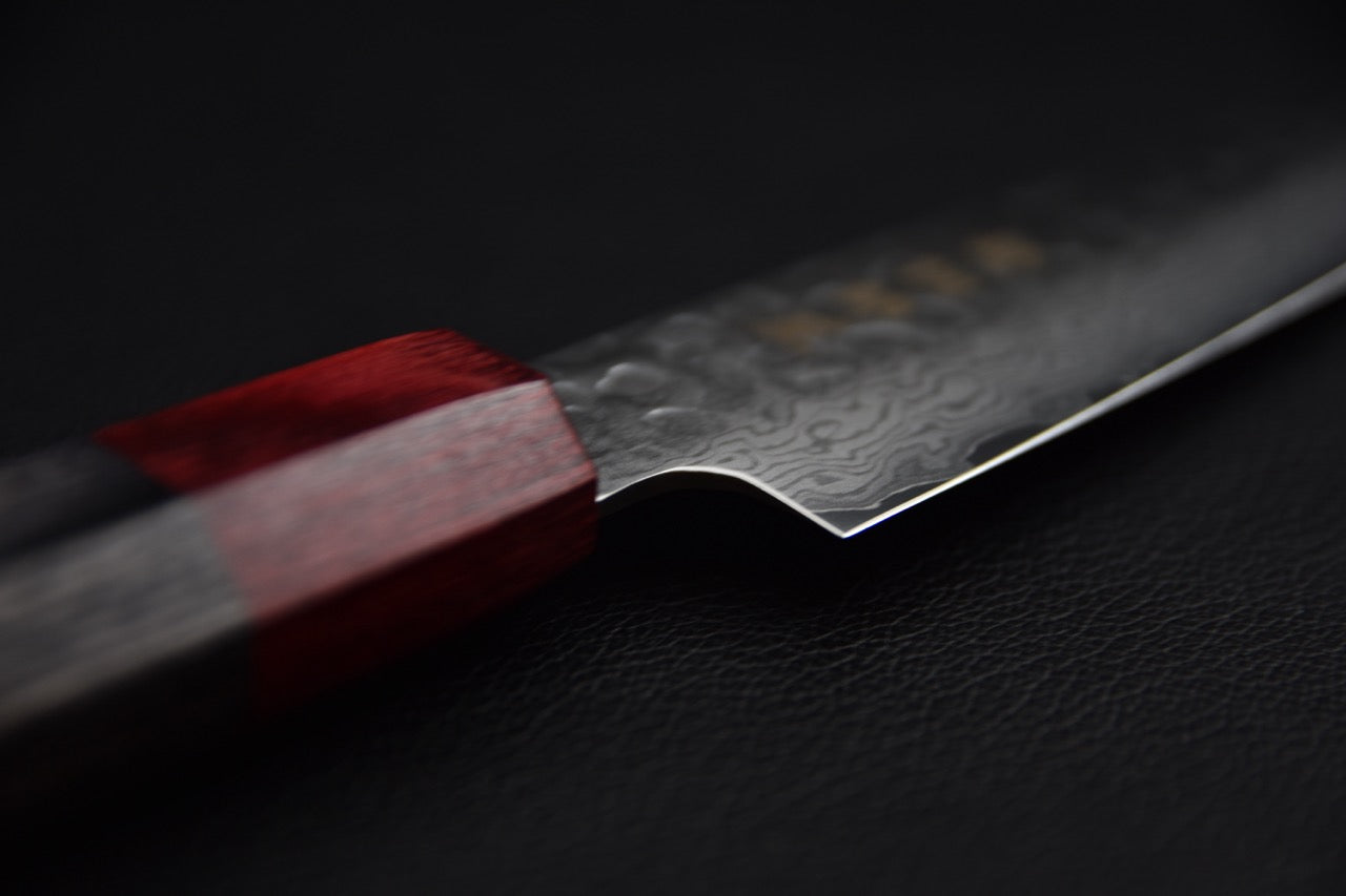 Hitohira T10 petty couteau japonais — détail talon de lame et bague rouge, construction sanmai