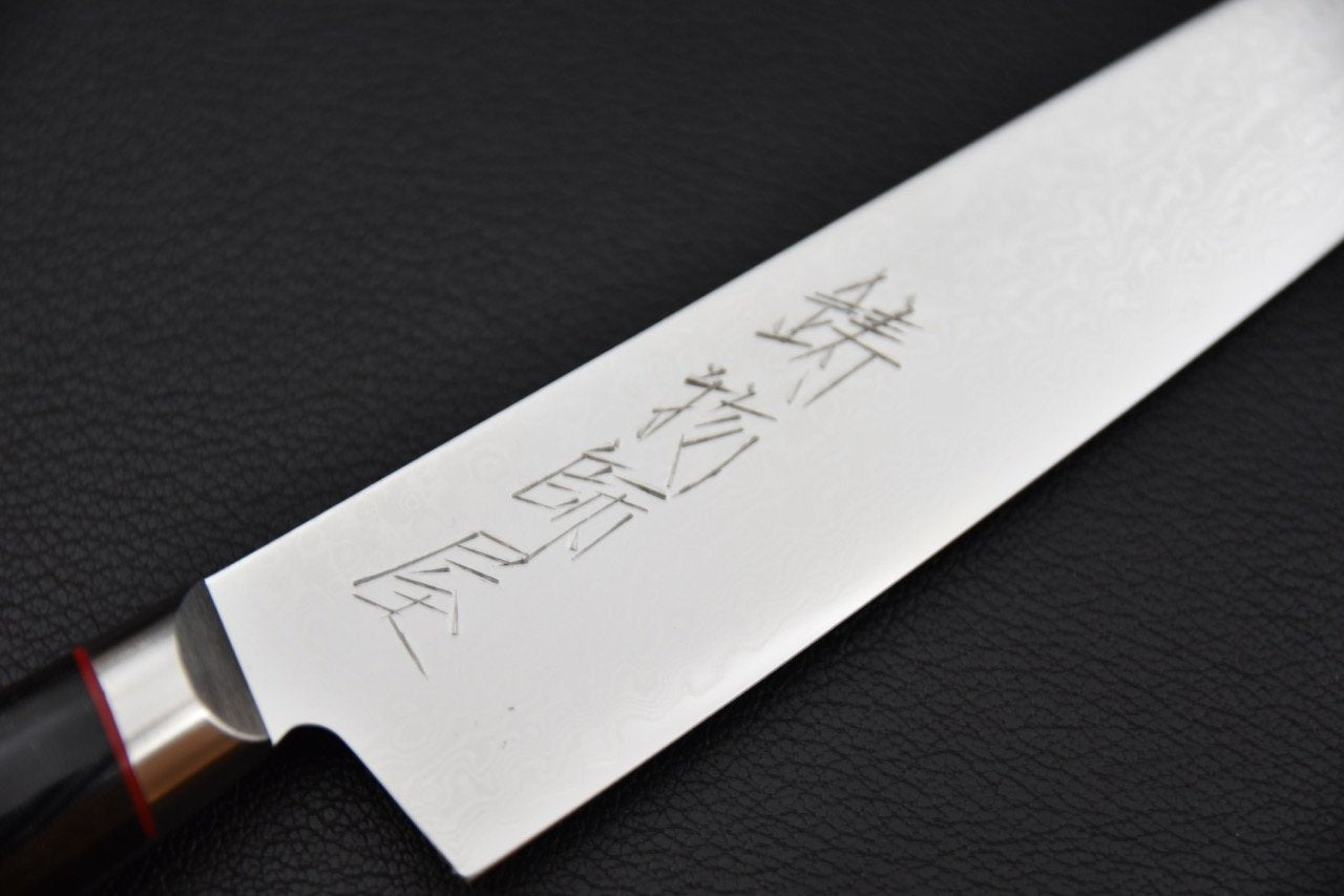 Lame de couteau japonais avec des inscriptions gravées