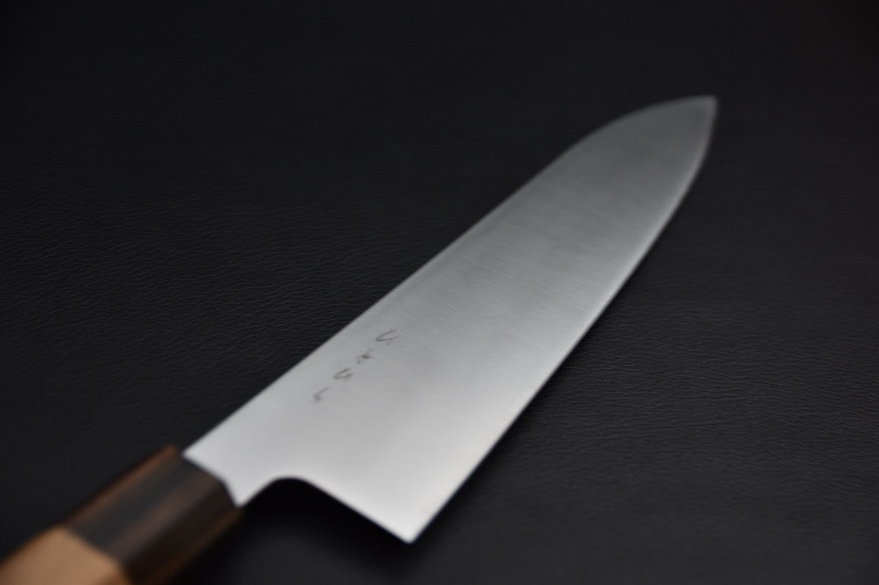 Hitohira gyuto 210 mm — profil de lame, pointe fine et dos droit