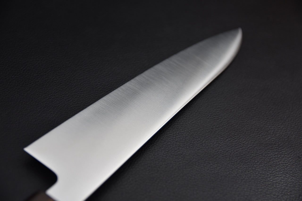 Hitohira gyuto 210 mm — pointe de lame, profil fin vers l'apex
