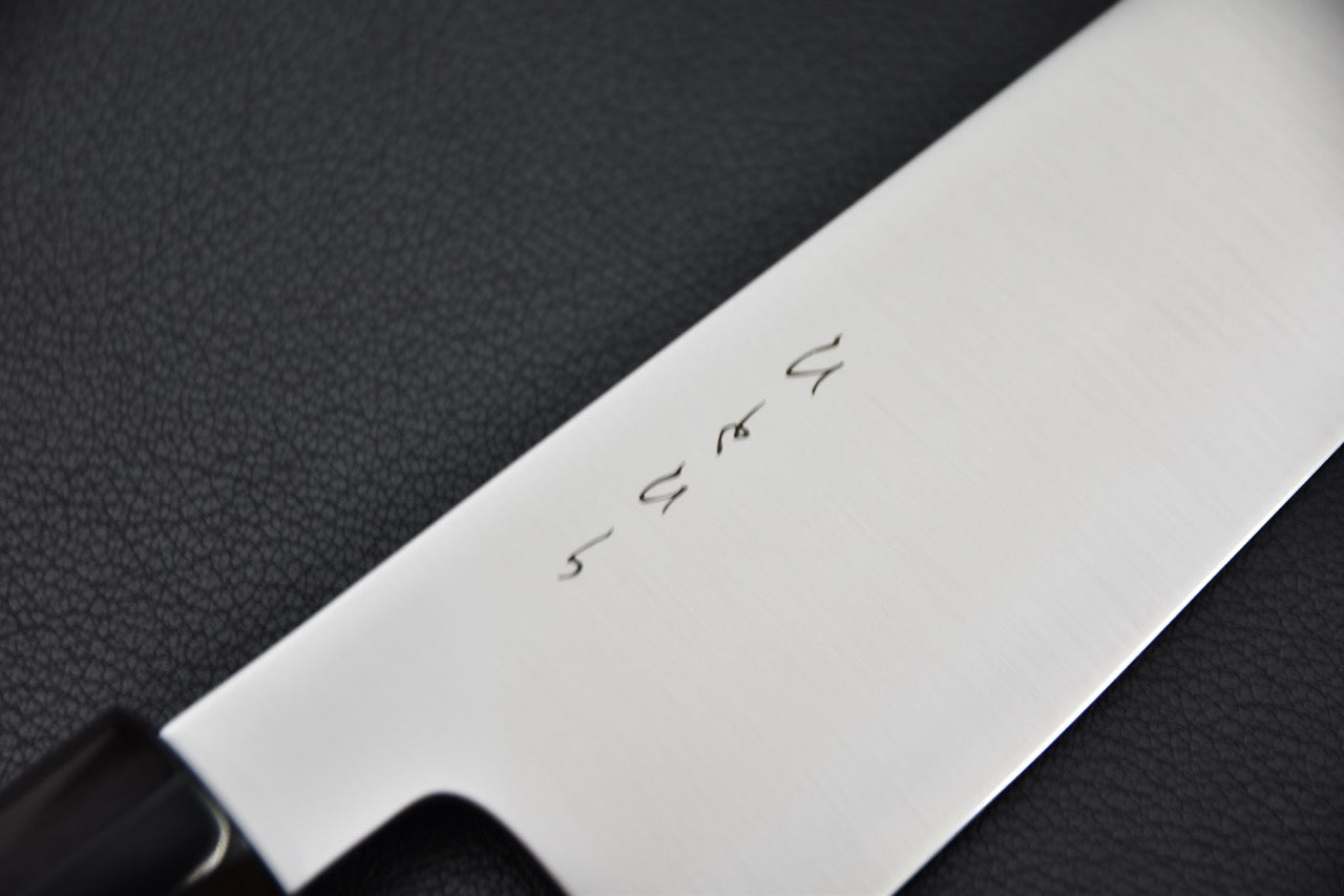 Hitohira santoku 180 mm — détail du tranchant et de la pointe