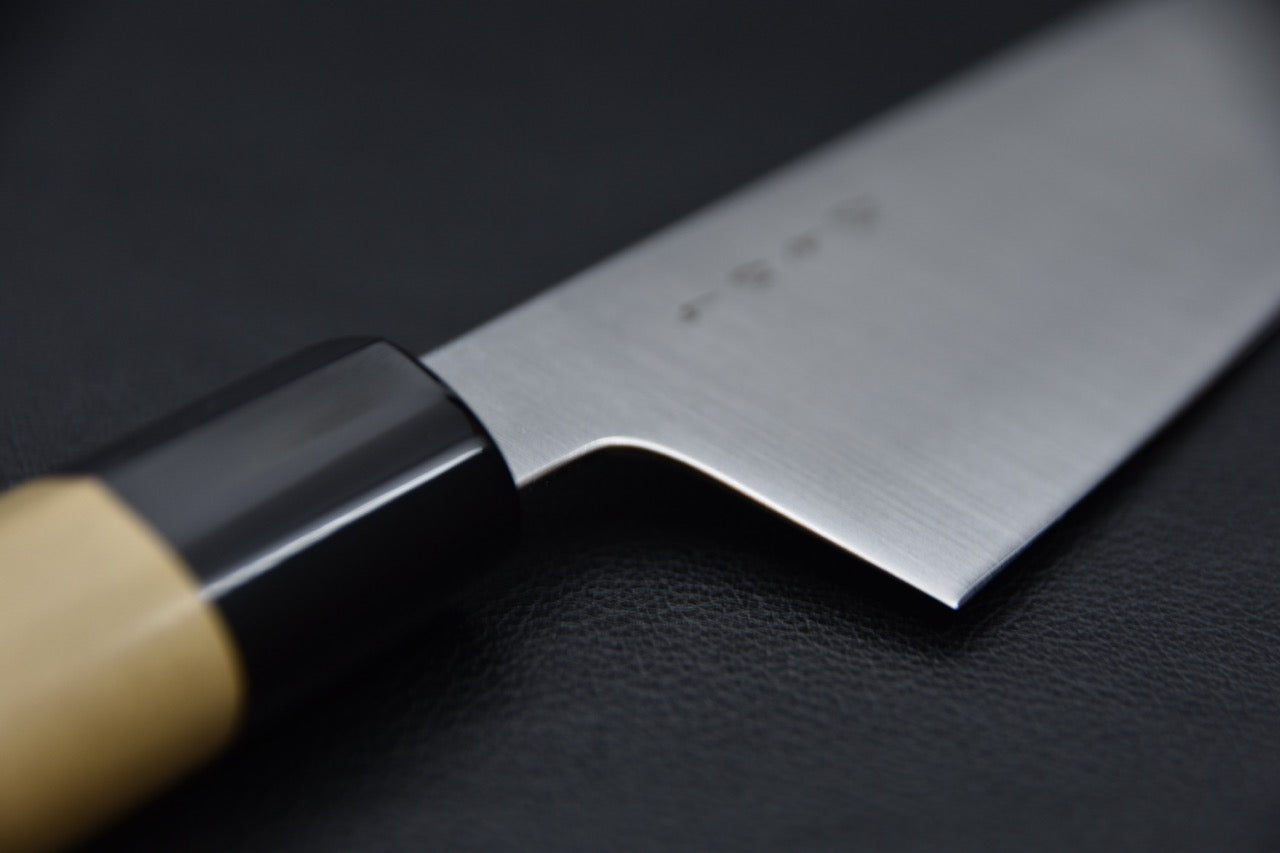 Hitohira santoku 180 mm — vue du dos de la lame, couteau japonais