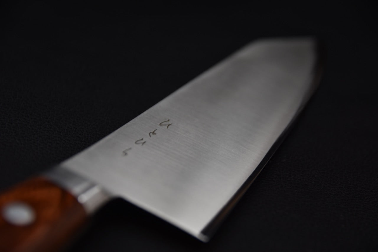 Couteau japonais avec manche en bois et inscriptions