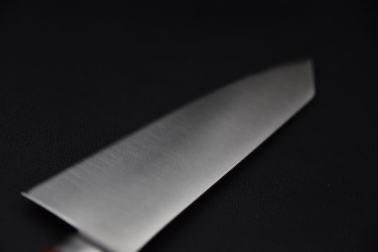 Lame de couteau japonais sur fond noir