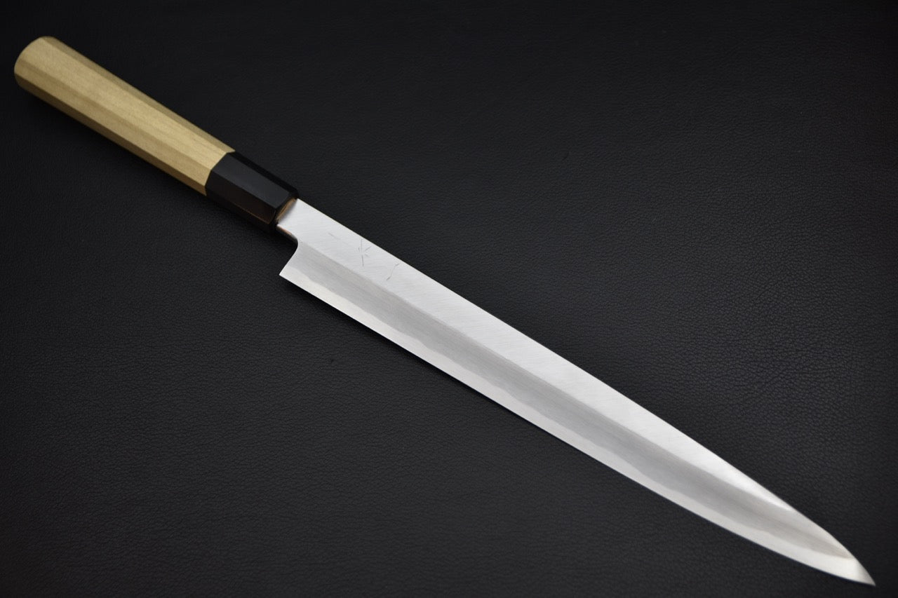 Hitohira yanagiba 270 mm Aogami #2 — vue complète, couteau japonais sur fond noir