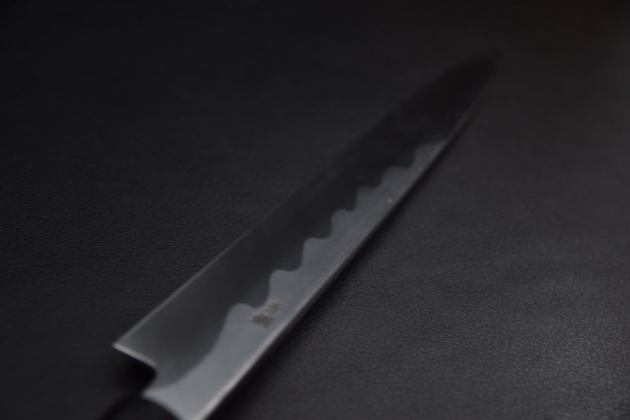 Yanagiba 270 mm — détail du tranchant et de la virole noire, couteau japonais