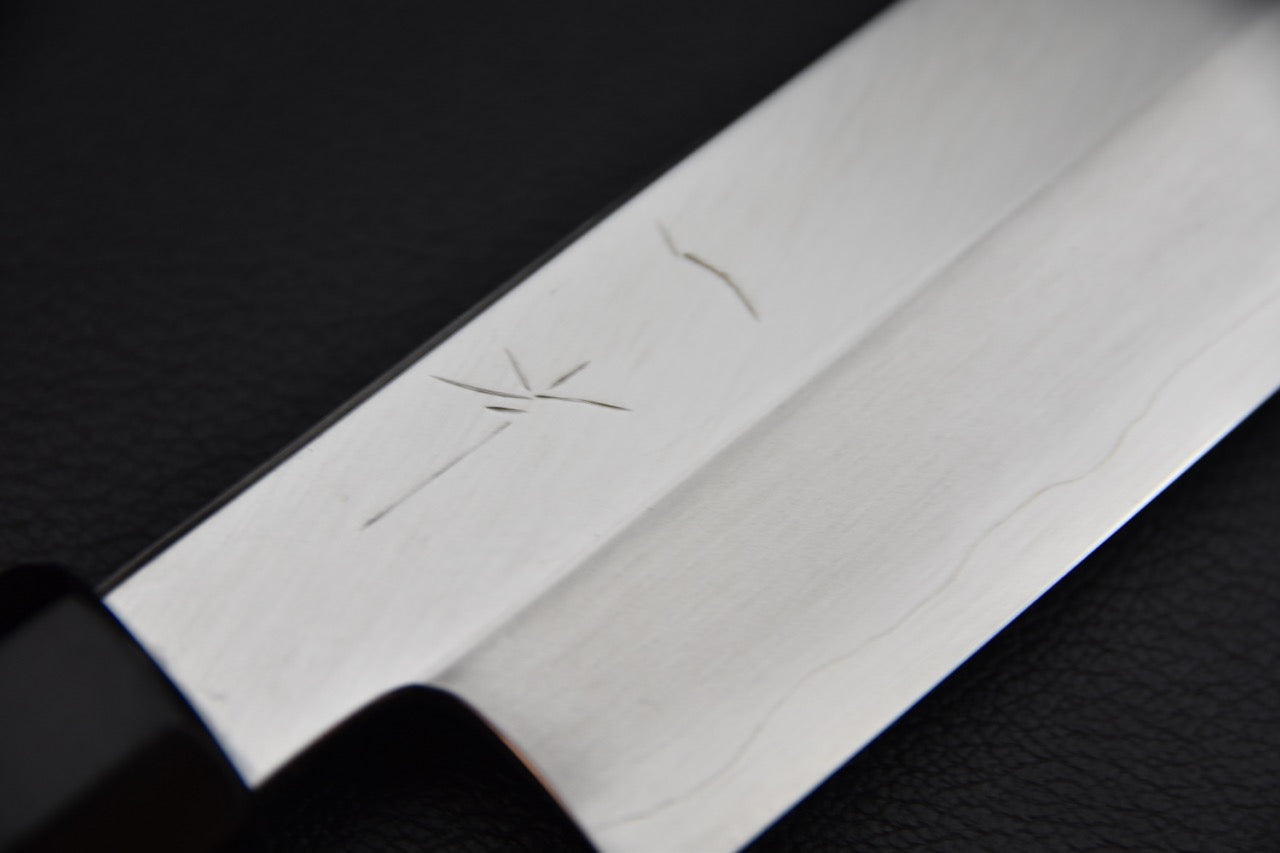 Hitohira Nakagawa couteau japonais — tranchant et pointe, vue rapprochée