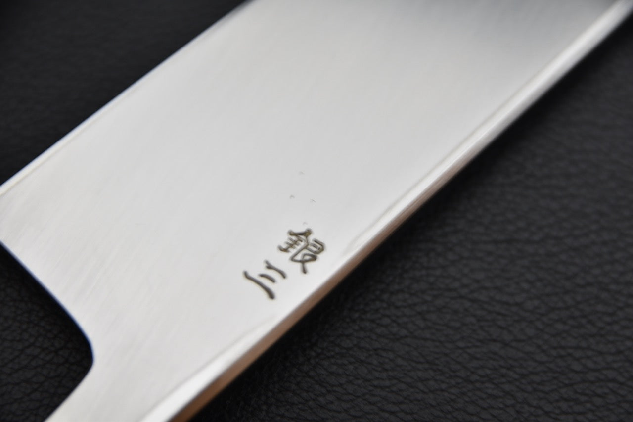 Gravure sur lame de deba japonais 210 mm Ginsan, vue rapprochée côté jigane